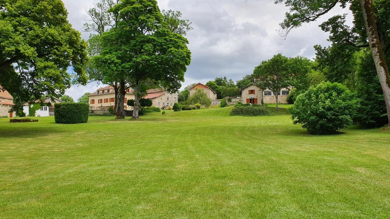 Domaine De Montvianeix Bed & Breakfast Saint-Victor-Montvianeix Exterior foto