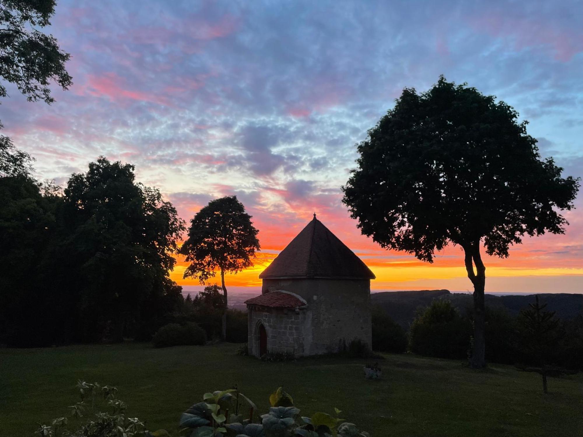 Domaine De Montvianeix Bed & Breakfast Saint-Victor-Montvianeix Exterior foto