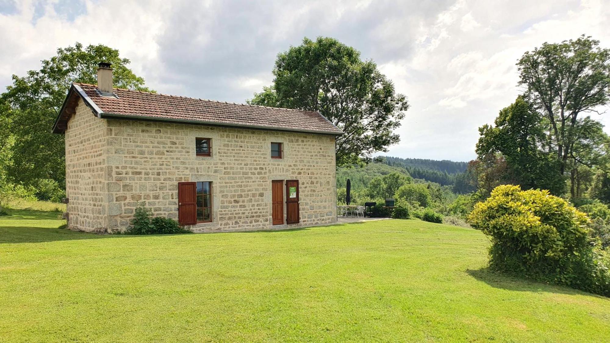 Domaine De Montvianeix Bed & Breakfast Saint-Victor-Montvianeix Exterior foto